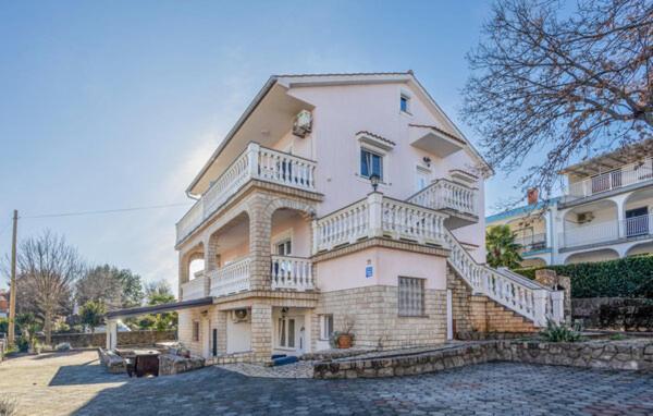Apartment Sabina&Zoran Malinska Exterior photo